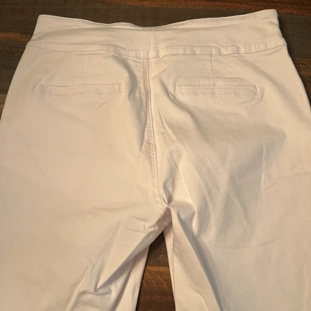 Ethyl Shorts sz 4 White Bermuda Stretch Inseam 11.5" New NWT - Picture 10 of 10